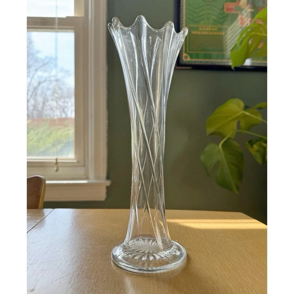 1900s VTG Dugan Swung Vase Glass Clear 8 Twisted Ribs Spiralex Elegant